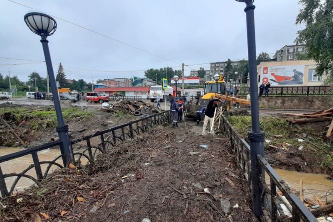 Из-за сильного паводка в Нижних Сергах затопило 200 домов. Пострадавших нет  | 21.07.2020 | Екатеринбург - БезФормата